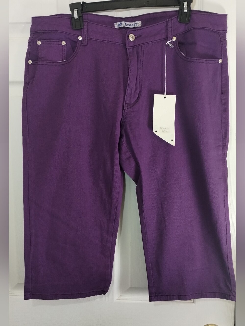 NWT Women’s Purple Stretch Capri Jeans